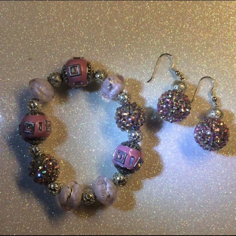 $4 sale - Hand-crafted in USA stretch bracelet / earrings set.